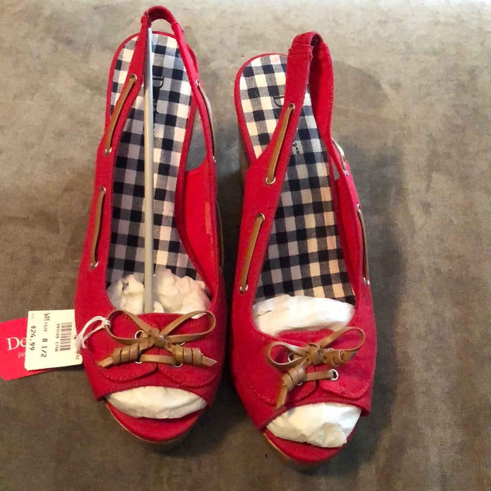Size 81/2 platform wedge NWT